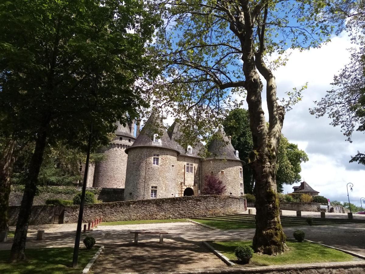 Le Grand Guillaume Acomodação com café da manhã Saint-Sornin-Lavolps Exterior foto